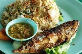 NASI GORENG IKAN REBUS