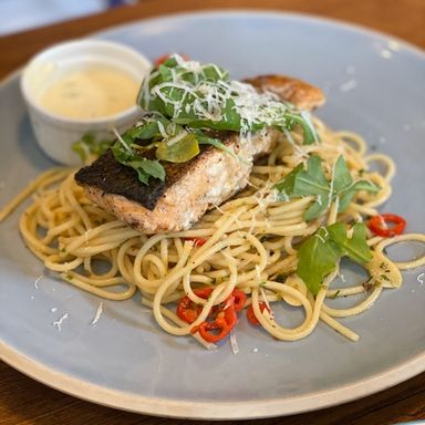 Spaghetti Aglio E Olio With Salmon