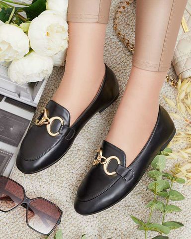 Elegant women's leather moccasin