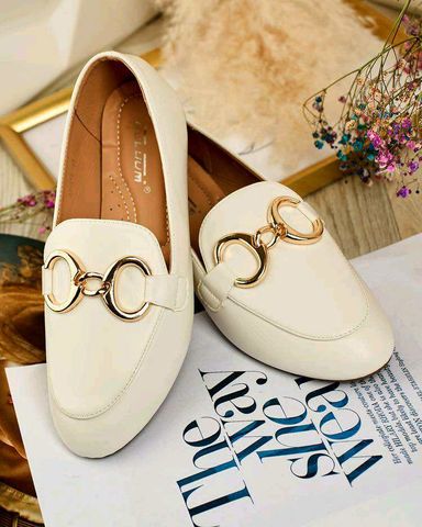 Elegant women's leather moccasin