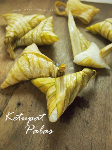 Ketupat Palas (Lemak Masin / Jagung / Kacang)