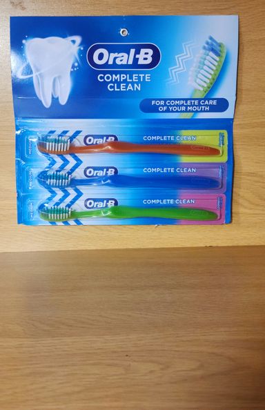 Oral B tooth brushes (set of 3)