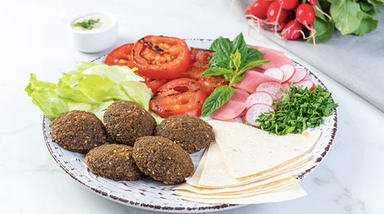 Falafel Plate with Vegetables (V)