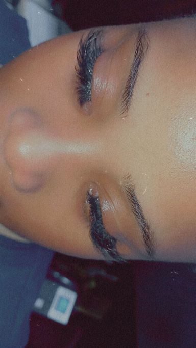 Cluster Lash Application Service - Long-Lasting Beauty with a Natural Look