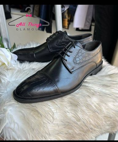 Black formal shoelace shoes