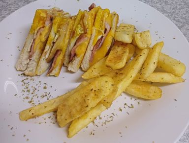 BACON,EGG,CHEESE TOASTED&CHIPS