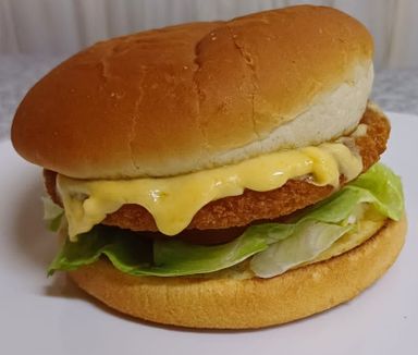 CRUMBED CHICKEN BURGER