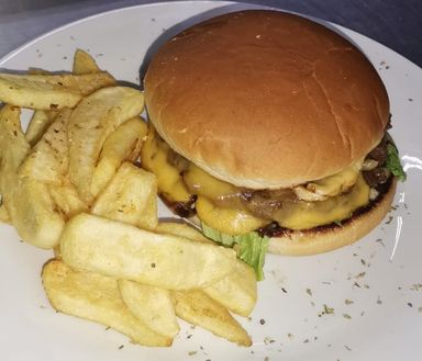 DOUBLE CHEESE BURGER & CHIPS