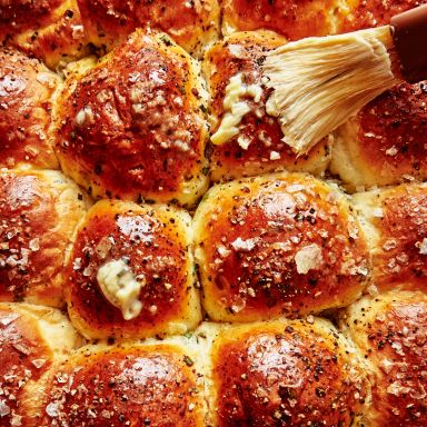 Sour Cream & Chives Pull-Apart Rolls