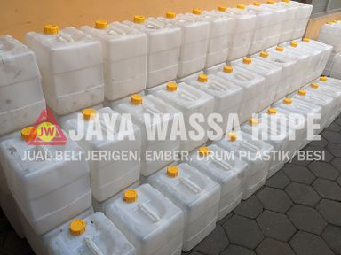 Jerigen Plastik 18 Liter Istimewa Yogyakarta