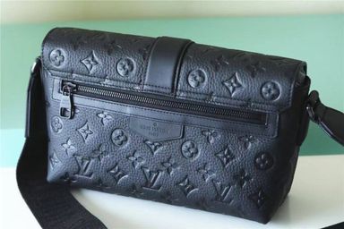  LOUIS VUITTON Trunk Messenger