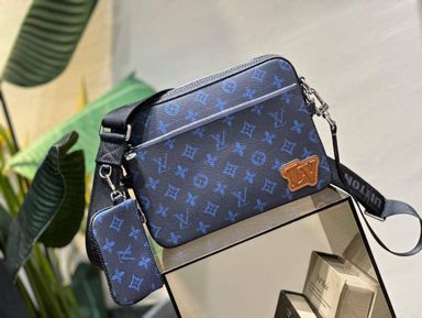  LOUIS VUITTON Trio Messenger