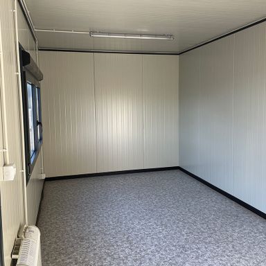 CONTENEUR BUREAU DE 15 m²AVEC FENÊTRE