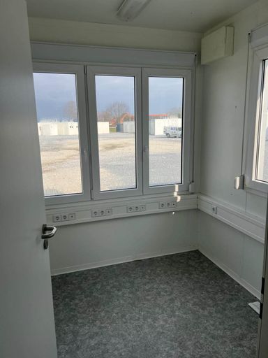 CONTENEUR PORTER AVEC WC, ENVIRON 15 M²