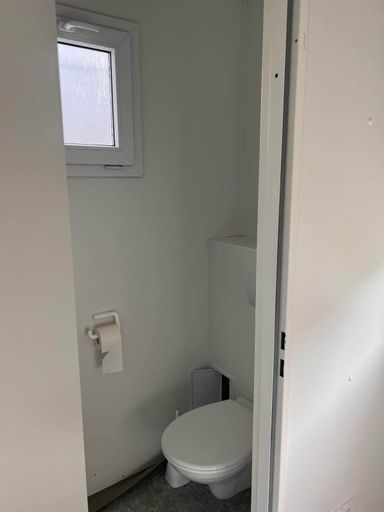 CONTENEUR PORTER AVEC WC, ENVIRON 15 M²