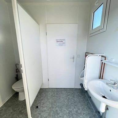 CONTENEUR SANITAIRE DOUCHE ET WC 7.5 M²