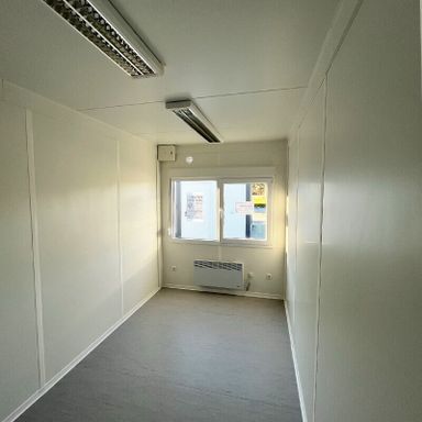 CONTENEUR SIMPLE WW AVEC VESTIBULE ET TOILETTES 15 M²