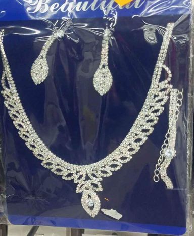 Ladies Beautiful Necklace Set