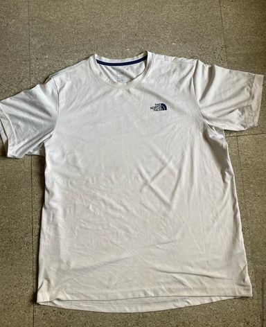 The northface t shirt (XL)