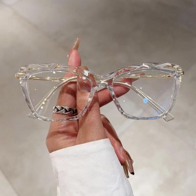 Fashionable eyeglasses 