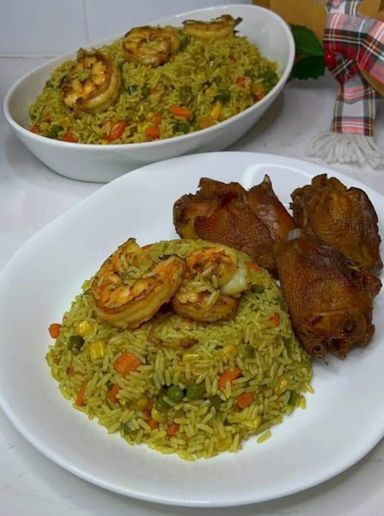 Fried rice with chicken and plantain 