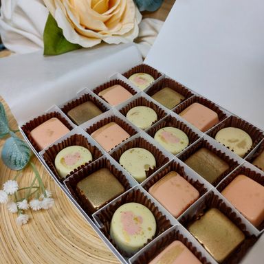 Luxury 20pc BonBon Giftbox with Surinamese Flavors