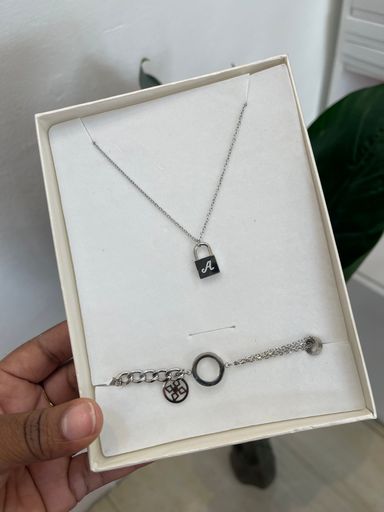 AO necklace set 