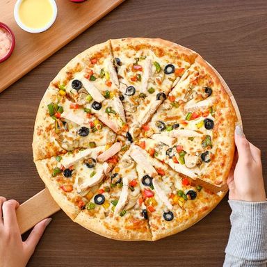  Pizza Large بيتزا لارج