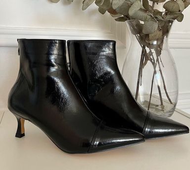 Ankle zipper boot