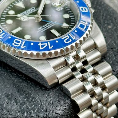 Batgirl 4-Hand GMT 