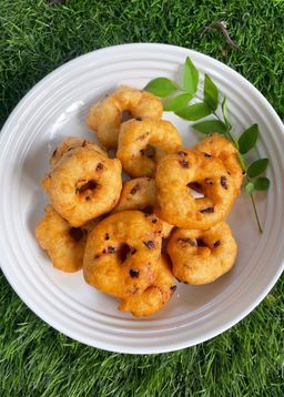 Urad Dhal Vada (Methu Vada)