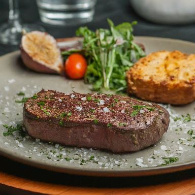 Bifteck de faux filet de bœuf / Beef stirloin steak