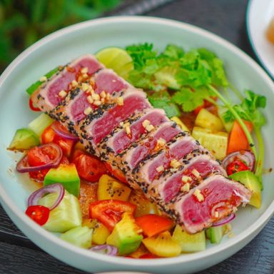 Tuna Steak Avocado Salad 