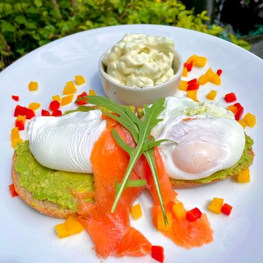 Smoke Salmon Avo & Poached 