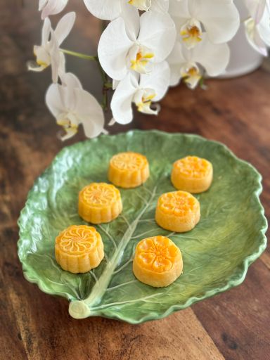 BESTSELLER: Golden Custard Mooncakes