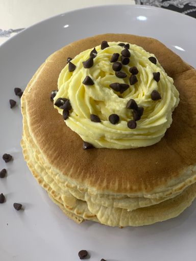 Buttercream chocolate chip pancakes