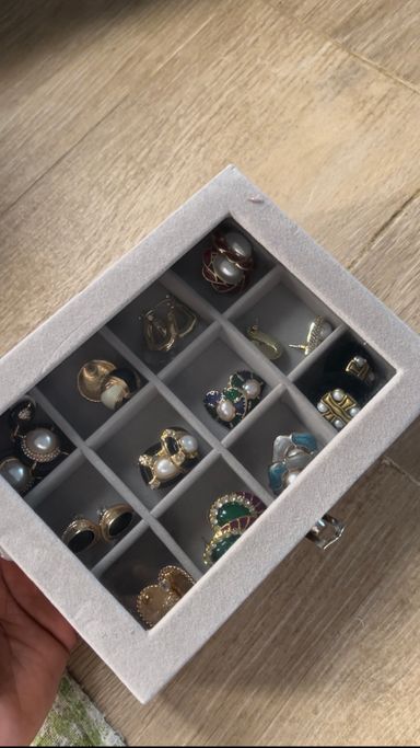 Boîte de rangement pour boucles d'oreilles