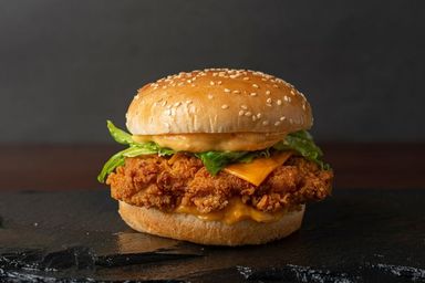 CRISPY CHICKEN BURGER 