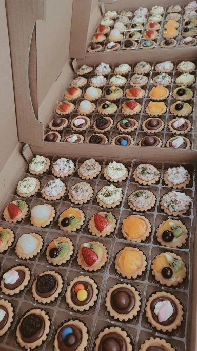 Sweet & Savoury (Fruit/Nutella/Canapés) 12pcs 