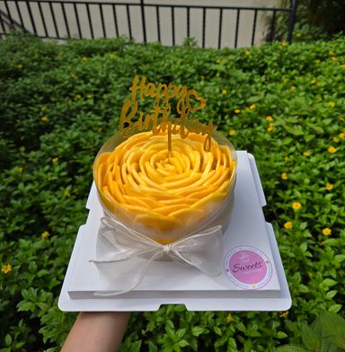 Mango sticky rice cake 