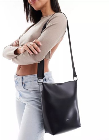 PASQ shoulder bucket bag in black