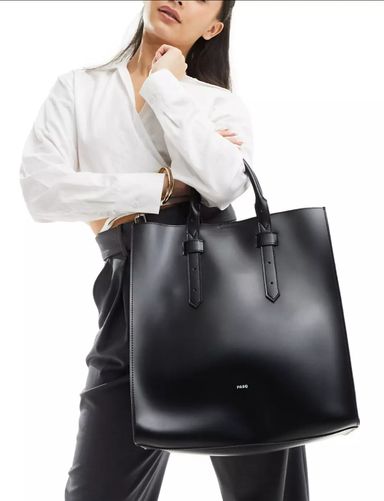 PASQ shoulder bucket bag in black