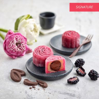 Blackberry Bergamot Dark Chocolate Truffle Snowskin Mooncake 黑莓佛手柑巧克力冰皮月饼