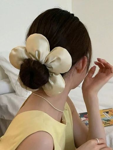 Flower scrunchie 