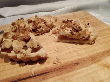 Vegan and Gluten free Apple crumble tarts