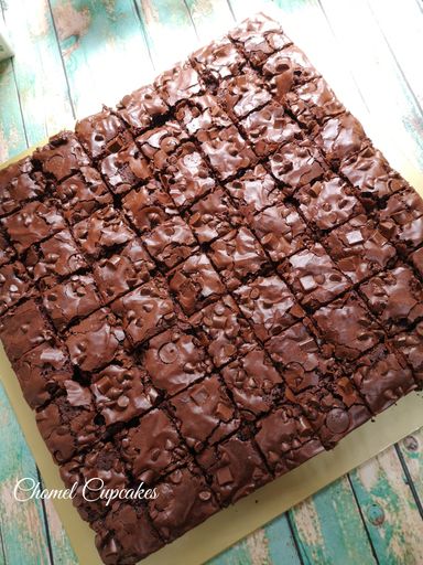 Fudgy Brownies with Chocolate Chips 