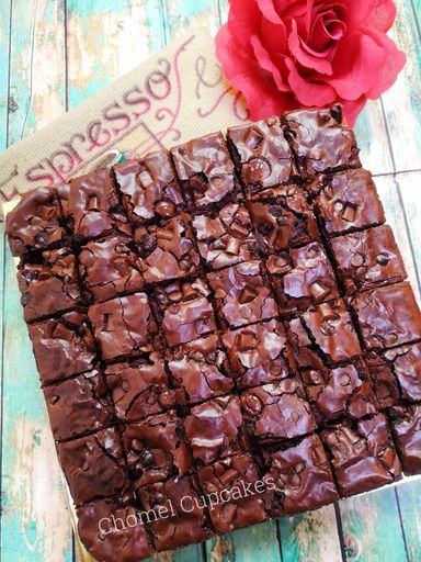 Fudgy Brownies with Chocolate Chips 