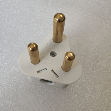 Redisson Mi-T10 Plug Top 16Amp 3Pin – Secure and Reliable Connection for Your Electrical Devices