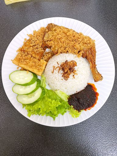 Nasi Uduk Ayam Kremes