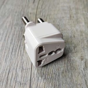 Universal 250v 15A Travel Adaptor – Compact and Versatile Travel Accessory